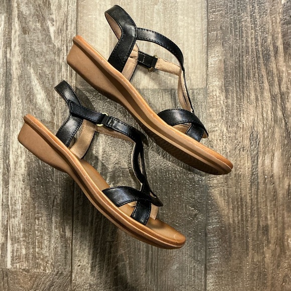 Naturalizer Black and Tan Sandals Size 5.5 - Picture 4 of 12